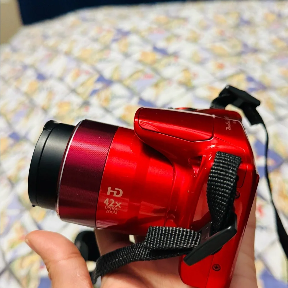 Canon PowerShot SX420 IS in Bold Red